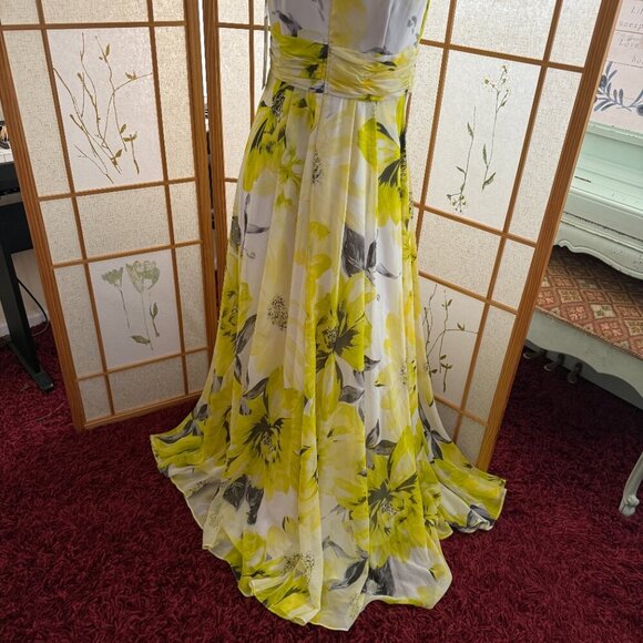 Calvin Klein Printed Halter Gown sz 2 $199 - Picture 6 of 8